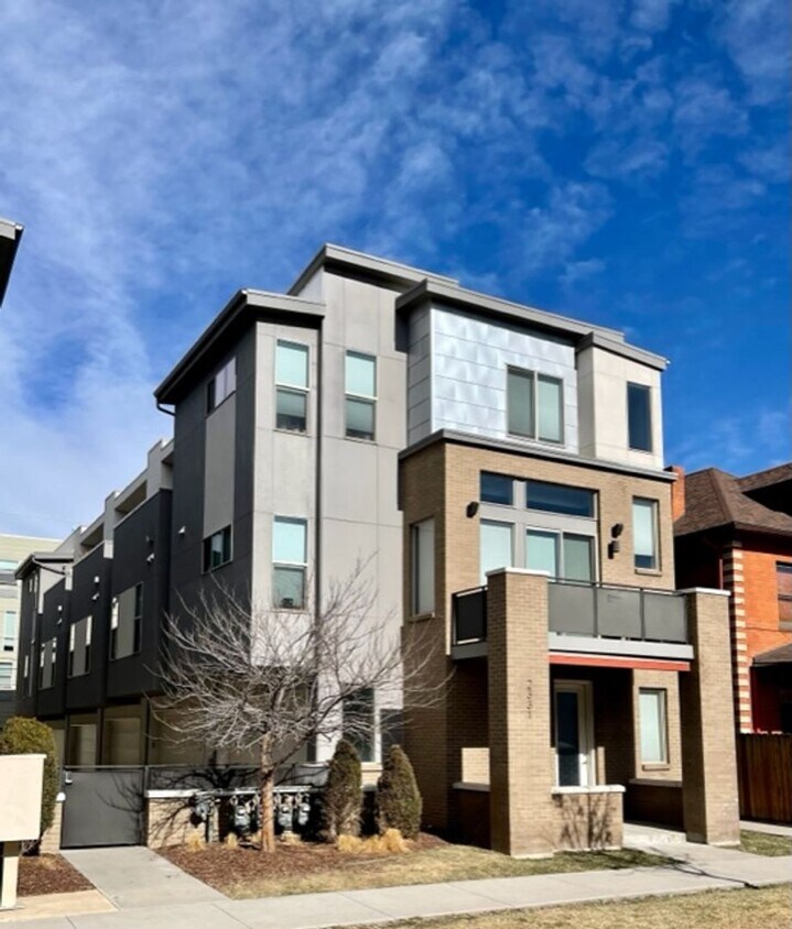 Primary Photo - Contemporary Townhome Near Downtown