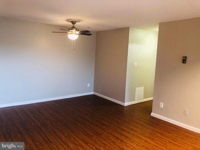 Building Photo - 3333 Huntley Square Dr