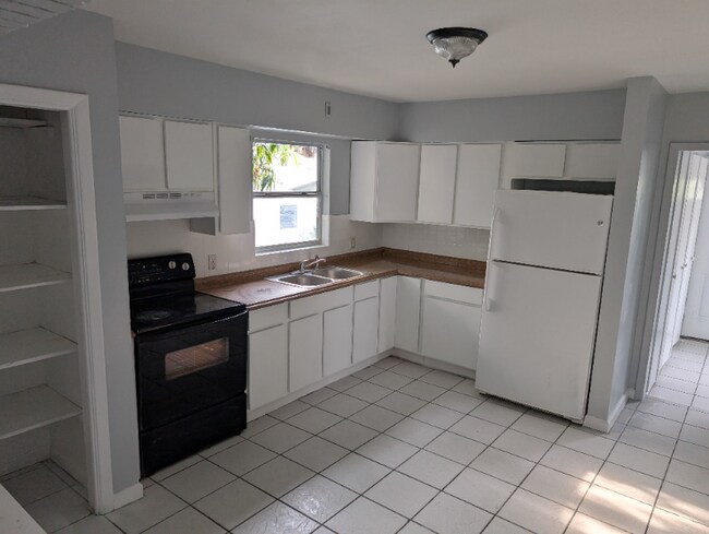 Building Photo - 1316 Holmes Ave
