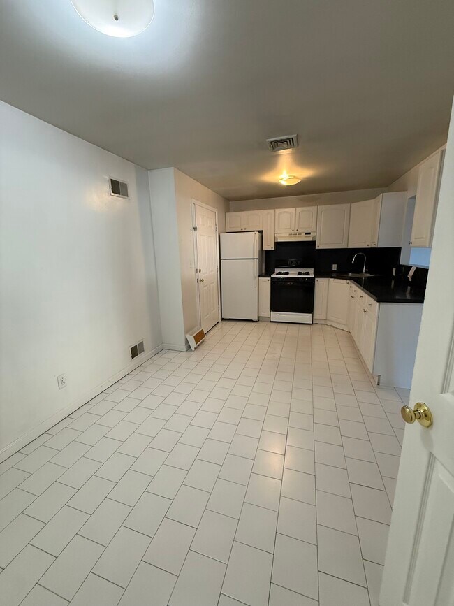 Foto del edificio - 360 Ridge Rd