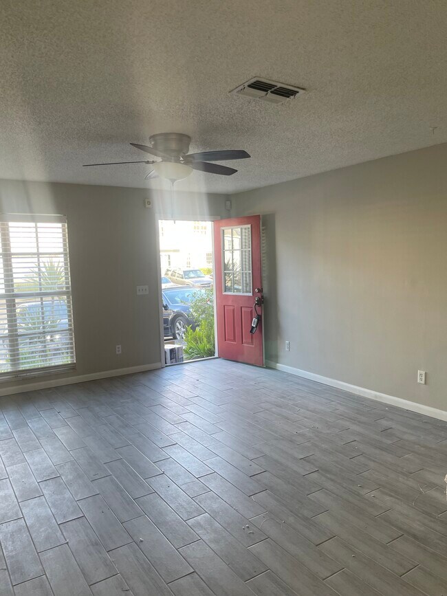 Foto del edificio - 11332 Grandville Dr