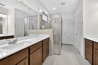 Building Photo - 5019 Bowen Pr Dr