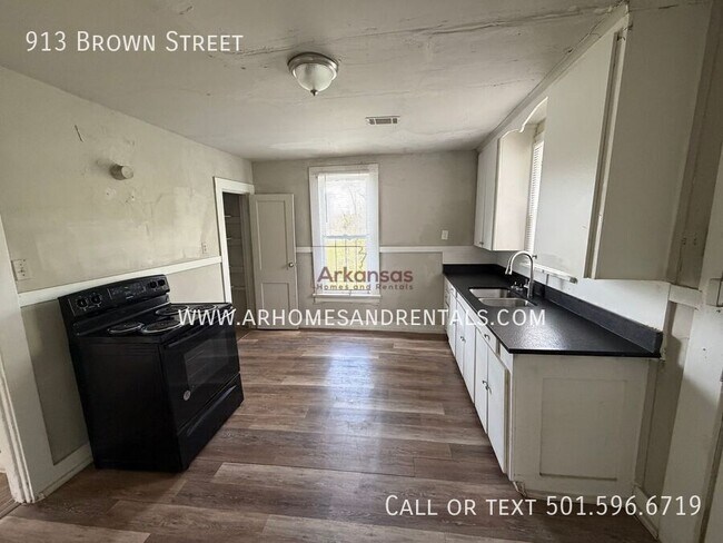 Building Photo - 913 S Brown St