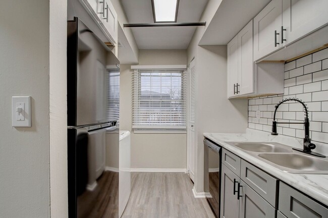 Building Photo - The Grove on 79th