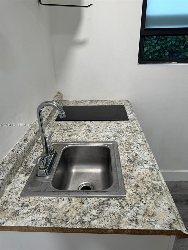 Foto del edificio - 1756 NW 94th St
