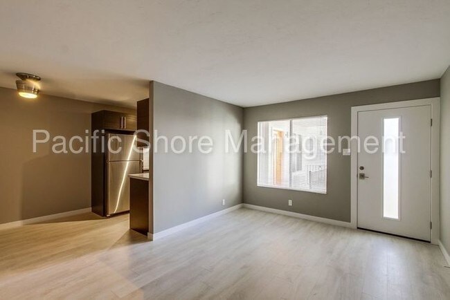 Building Photo - 4474 Winona Ave