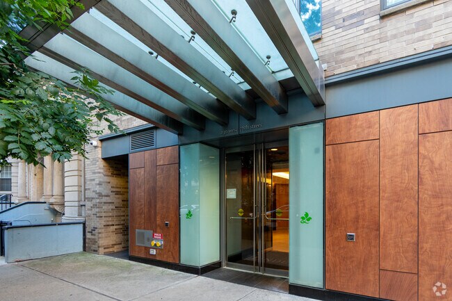 Building Photo - Linden78