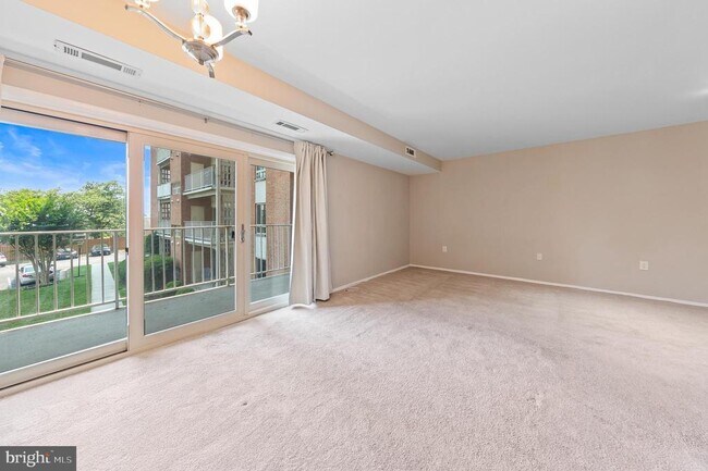 Building Photo - 5250 Valley Forge Dr