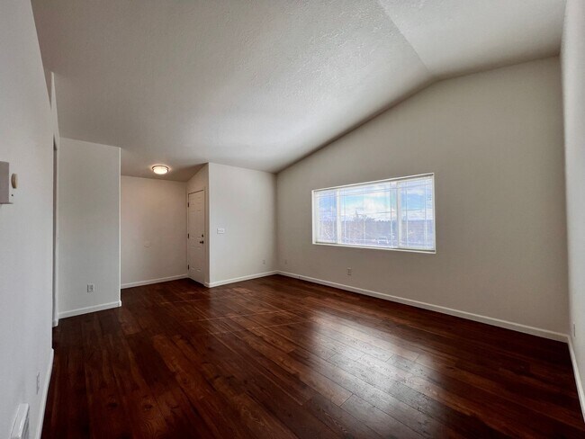 Foto del edificio - 06-100