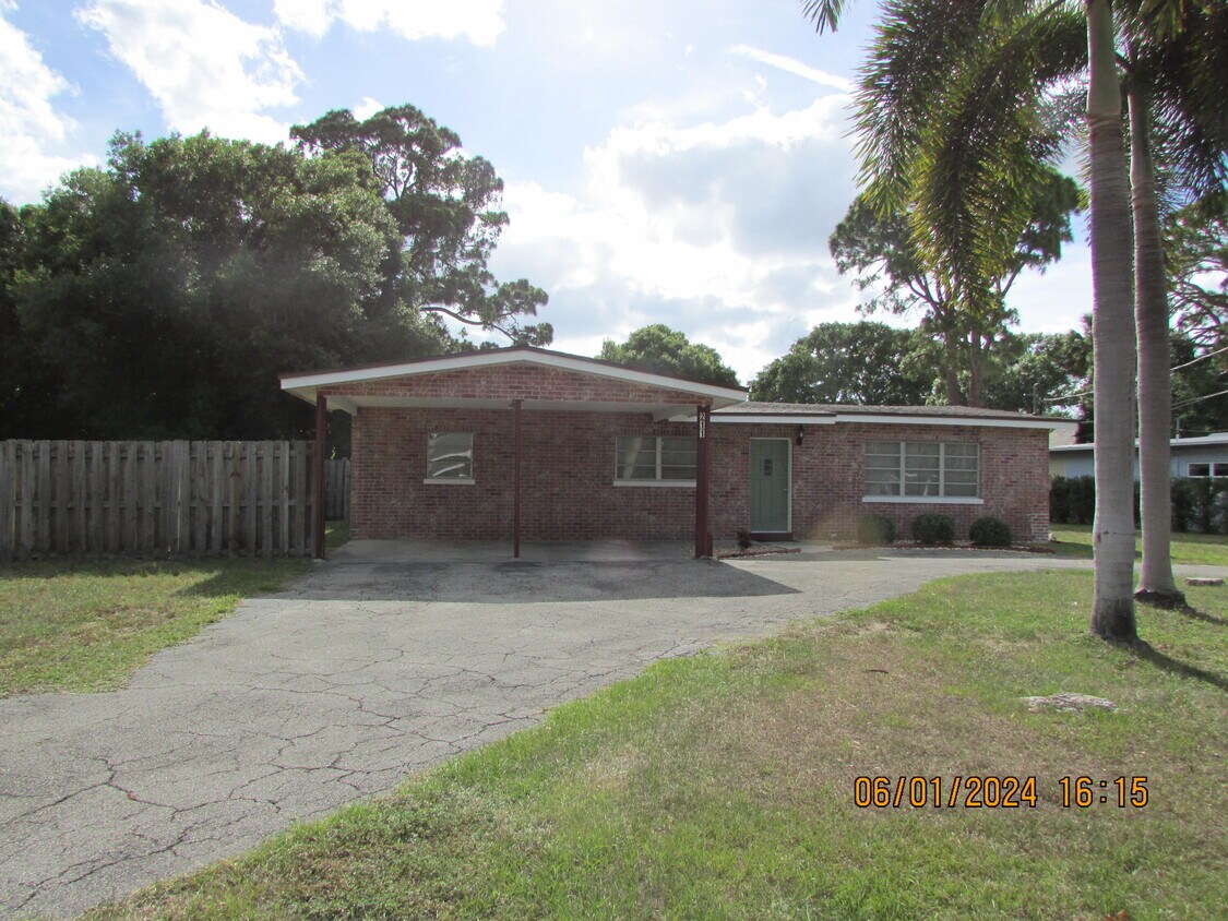 Primary Photo - 211 W Laila Dr