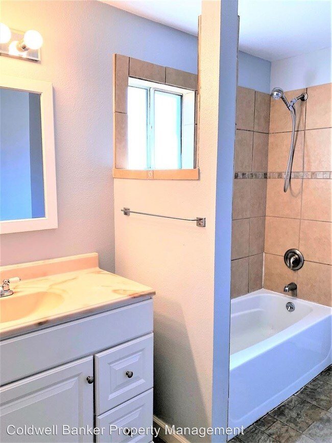 Foto del edificio - 3 br, 1 bath House - 19337 E. Niles