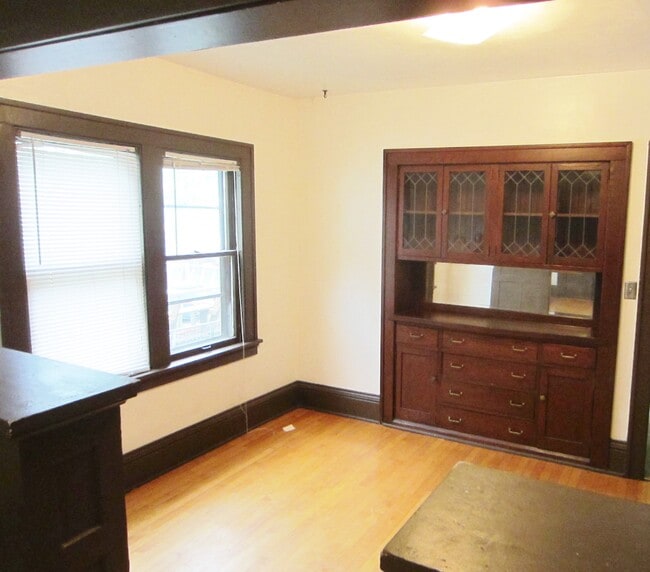 Building Photo - 917 27th Ave SE