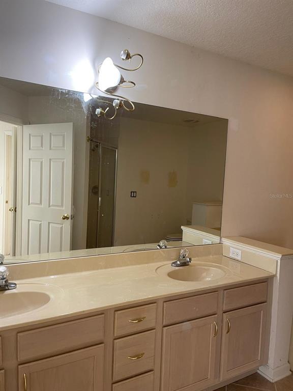 Building Photo - 7418 Green Tree Dr