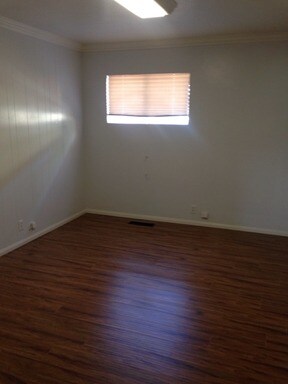 Building Photo - 309 S Maple St