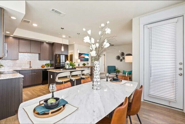 Building Photo - 7204 Town Center Blvd Blvd