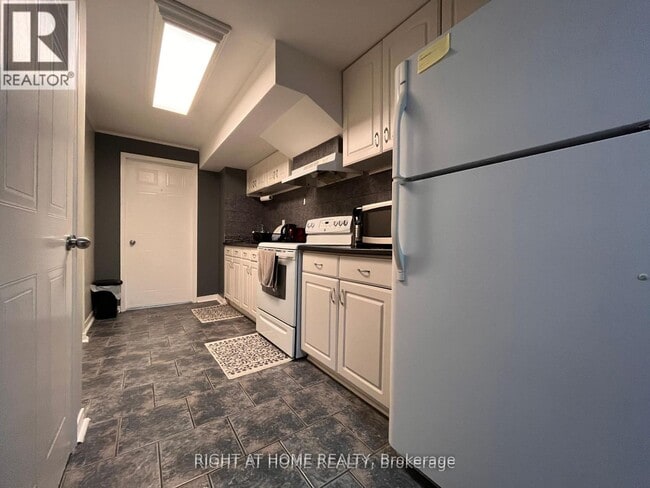 Building Photo - 70 Fairmeadow Pl