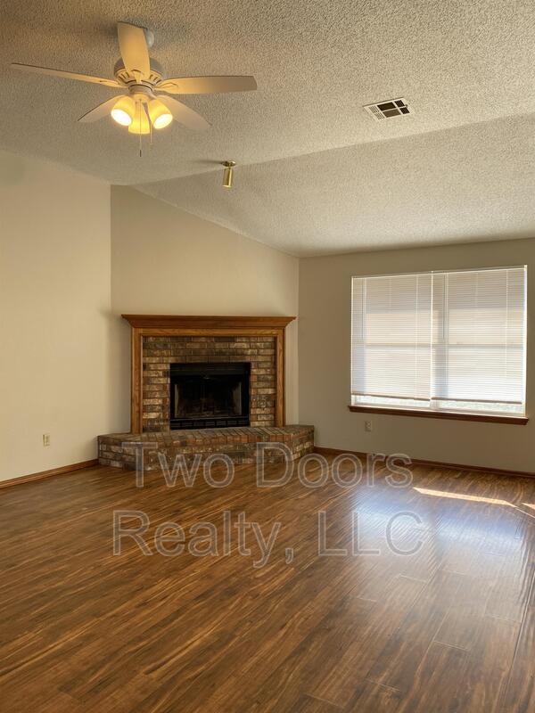 Photo - 13101 Mapleleaf Dr House