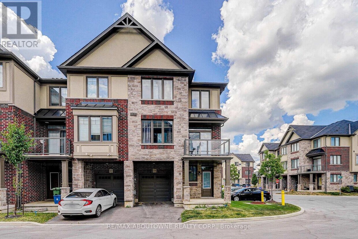 Primary Photo - 19 Ritchie Ln