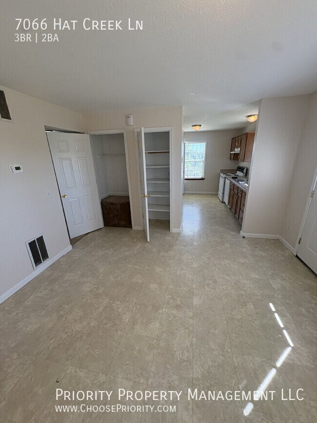 Foto del edificio - 7066 Hat Creek Ln