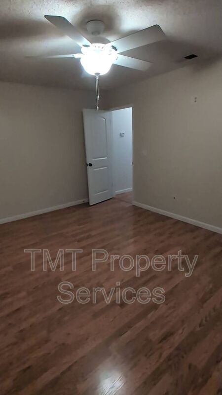 Foto principal - 7457 Windbridge Dr