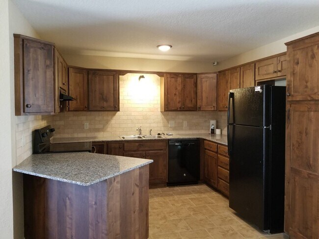 Foto del edificio - 3 Bedroom, 1 Bathroom Home with attached garage