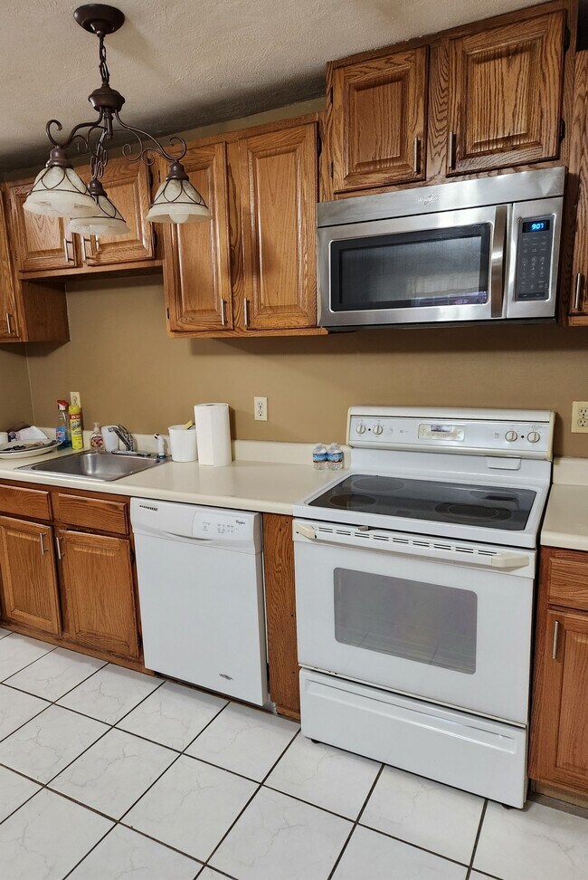 2060 Mineral Spring Ave Unit Court Place Condo, North Providence, RI