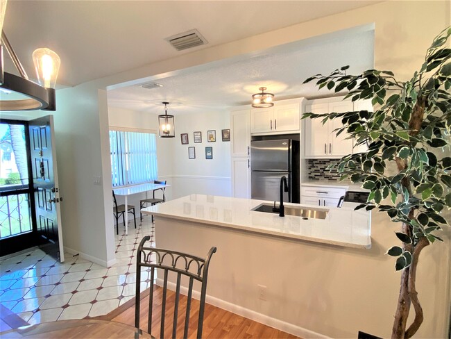 Building Photo - 7658 Tahiti Ln