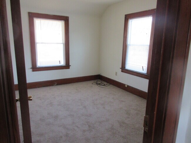 Building Photo - 2329 Glendale Ave
