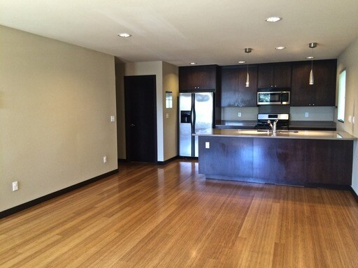 Foto del edificio - 3 bed 2.5 bath, Spacious BALLARD TOWNHOUSE!