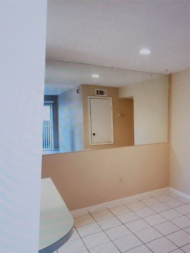 Foto del edificio - 260 El Dorado Blvd