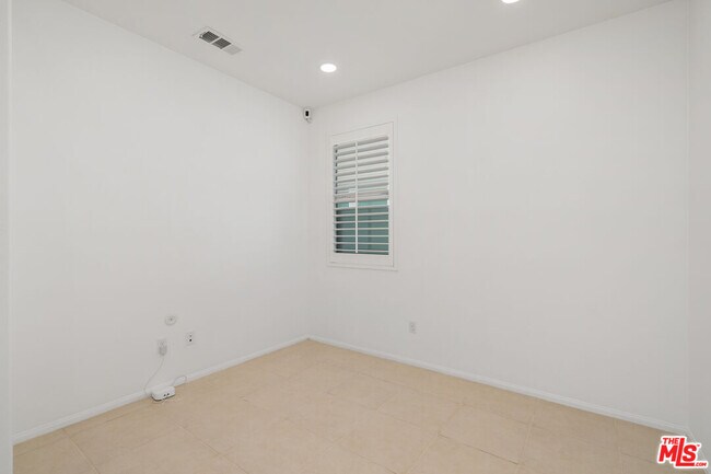 Foto del edificio - 17053 Cantlay St