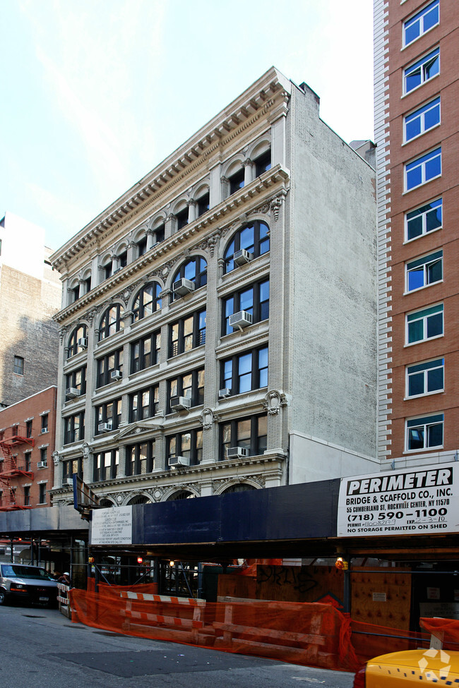 Building Photo - 131-133 W 28th St