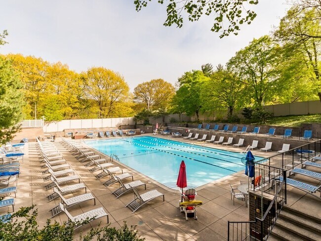 Foto del edificio - 99 Pond Ave