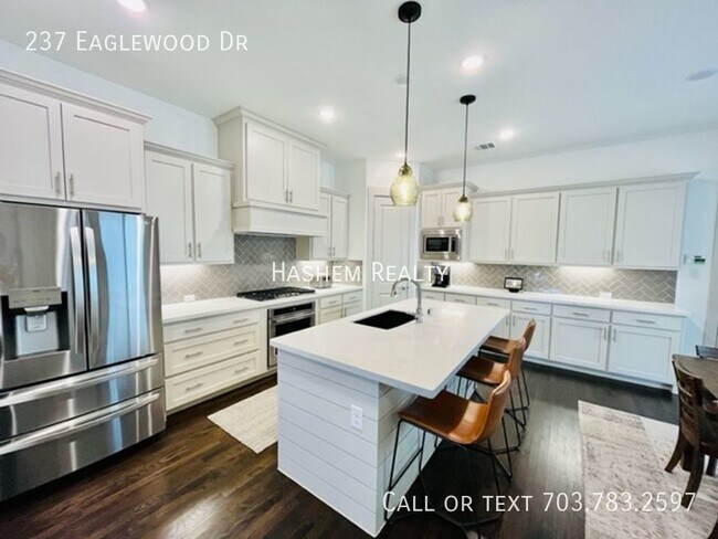 Photo - 237 Eaglewood Dr House