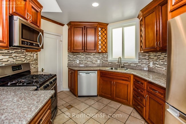 Building Photo - Spectacular single family home