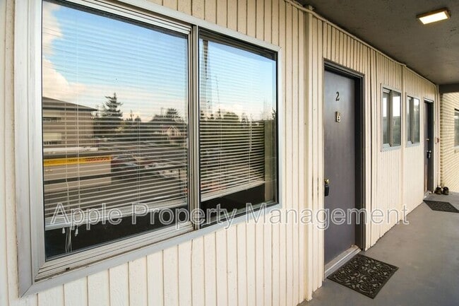 Building Photo - 9244 Greenwood Ave N