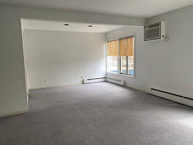 Building Photo - 64 N Lake Dr