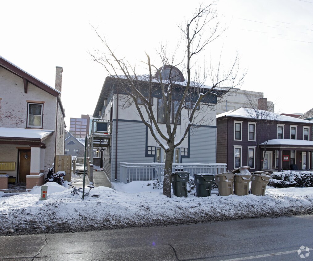 Building Photo - 21-25 E Gorham St