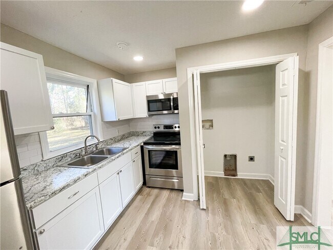Building Photo - 5544 Emory Dr