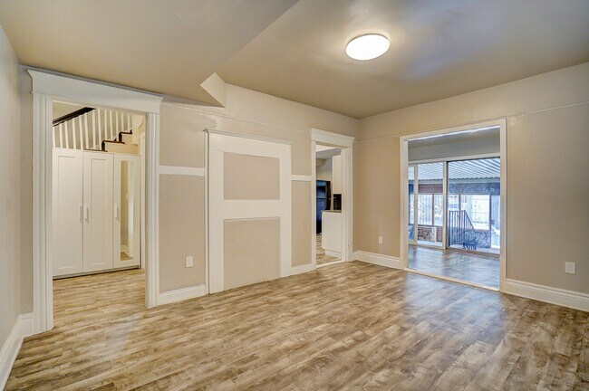 Foto del edificio - 1196 W 36th St