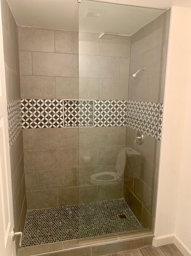 Primary Shower - 7575 E Indian School Rd