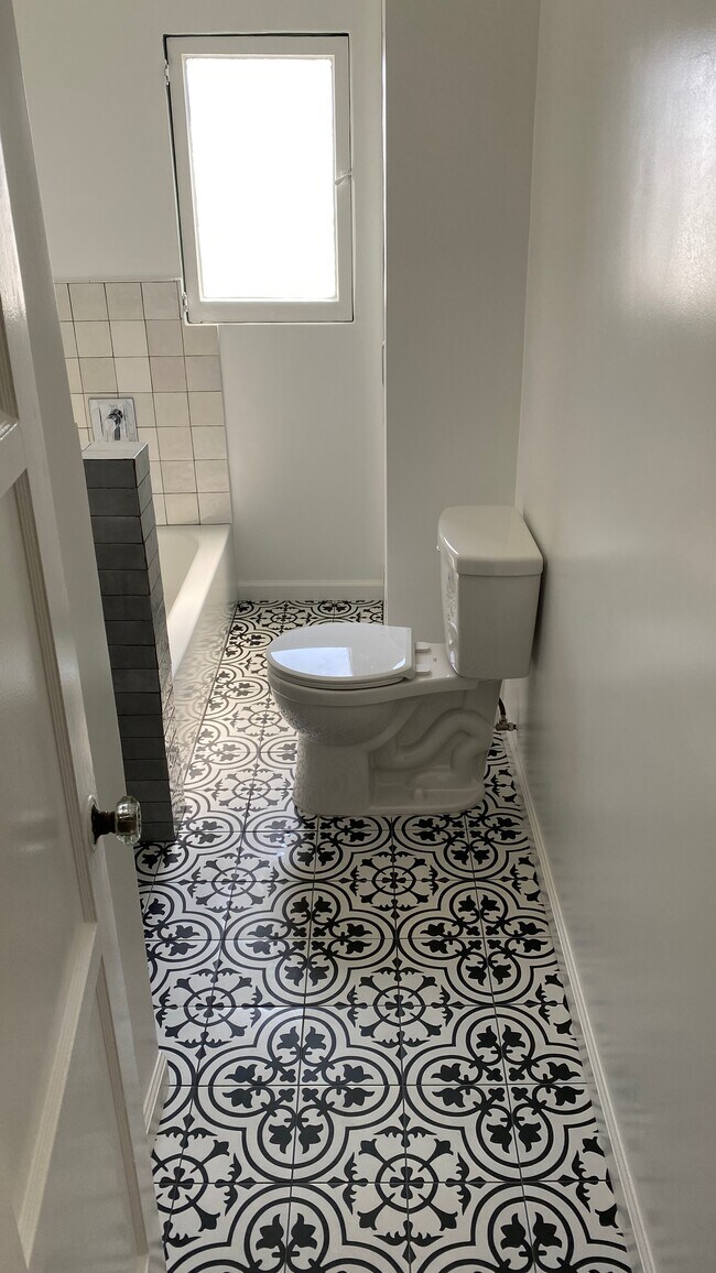 Bathroom-pic 2 - 6132 Orange St