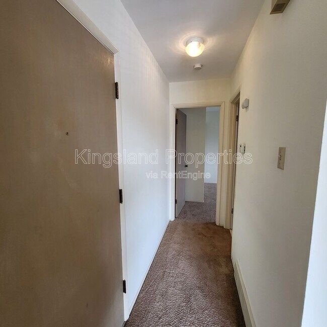 Building Photo - 5353 Walsh St