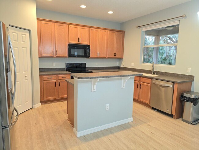 Foto del edificio - Beautiful 3 Bedroom 2 Bathroom Home, with Scenic Backyard View. Ormond Beach in Hunter's Ridge Co...