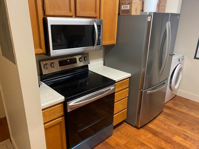 Building Photo - 550 S 400 E