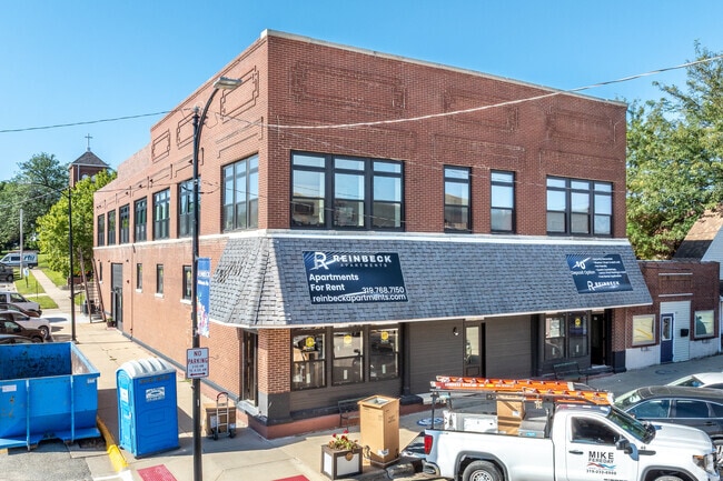Building Photo - Reinbeck Apartments