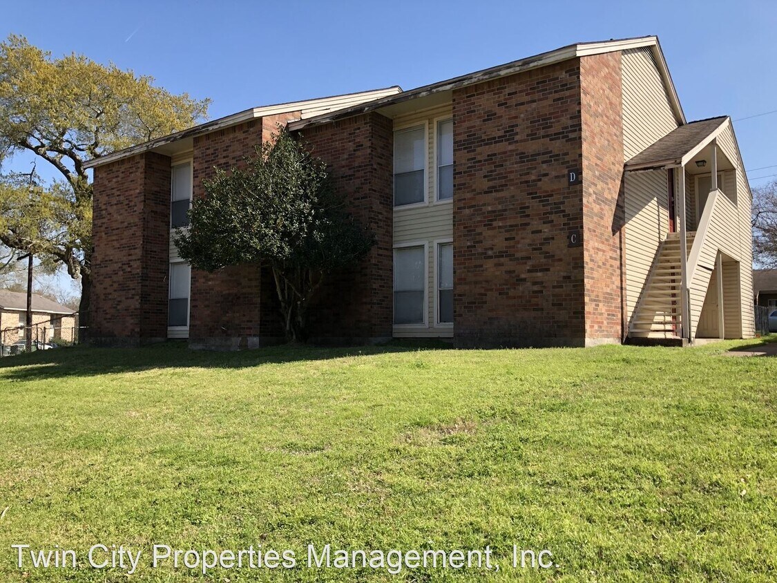 Primary Photo - 2614 Pecan Knoll St
