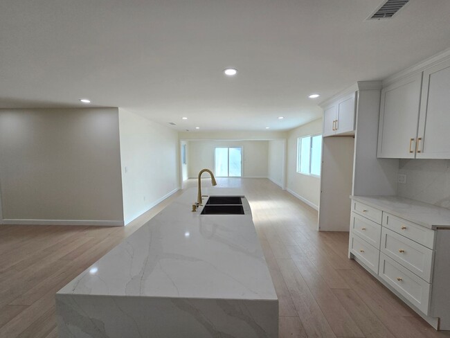 Building Photo - Beautifully Remodeled 4-Bedroom Home with ...