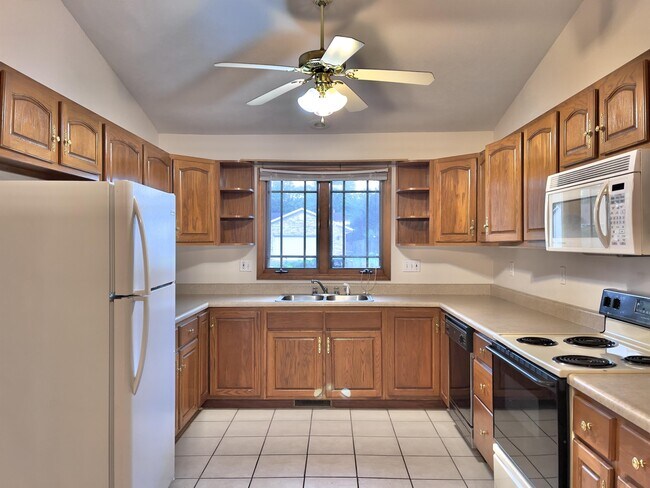 Building Photo - 2710 Findley Dr