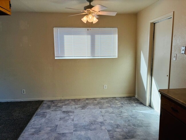 Building Photo - 625 Arthur Dr